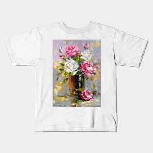 Bouquet of delicate roses Kids T-Shirt